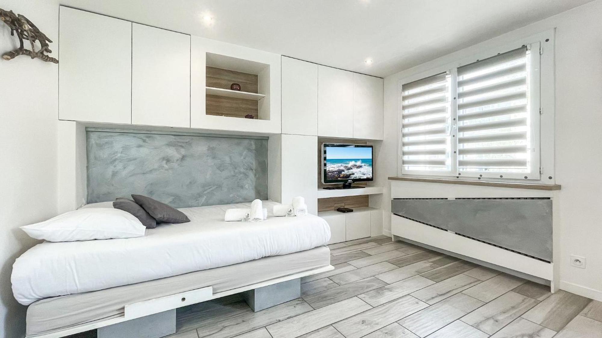 HOMEY TIDY - NEW / Proche Centre Annecy / Parking gratuit / Logement entièrement équipé Esterno foto