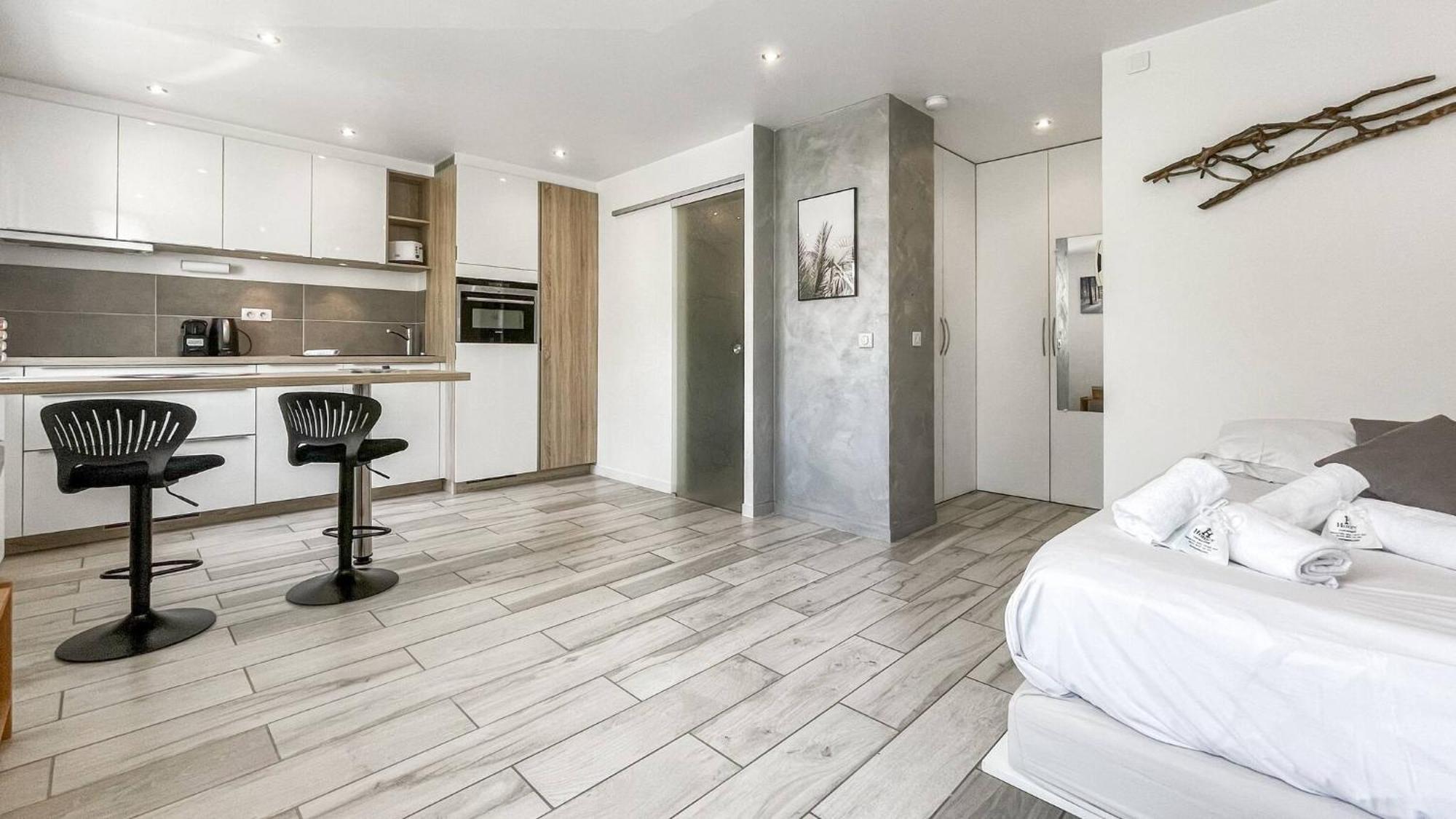 HOMEY TIDY - NEW / Proche Centre Annecy / Parking gratuit / Logement entièrement équipé Esterno foto