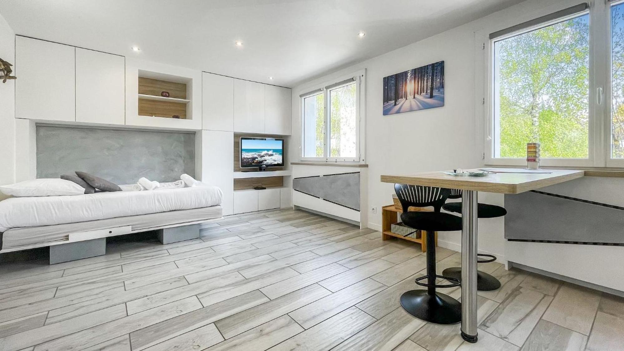 HOMEY TIDY - NEW / Proche Centre Annecy / Parking gratuit / Logement entièrement équipé Esterno foto